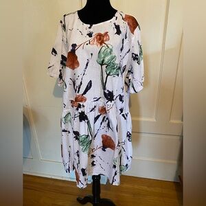 Papa Vancouver Loose Flowy Abstract Floral on White Dress. Size XXL.